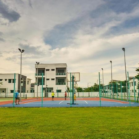 Setia Home Sitiawan Ktv 12+4 Pax Экстерьер фото