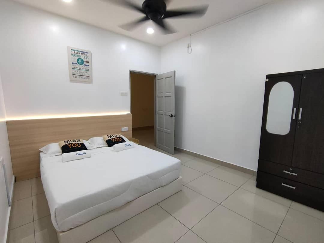 Setia Home Sitiawan Ktv 12+4 Pax Экстерьер фото
