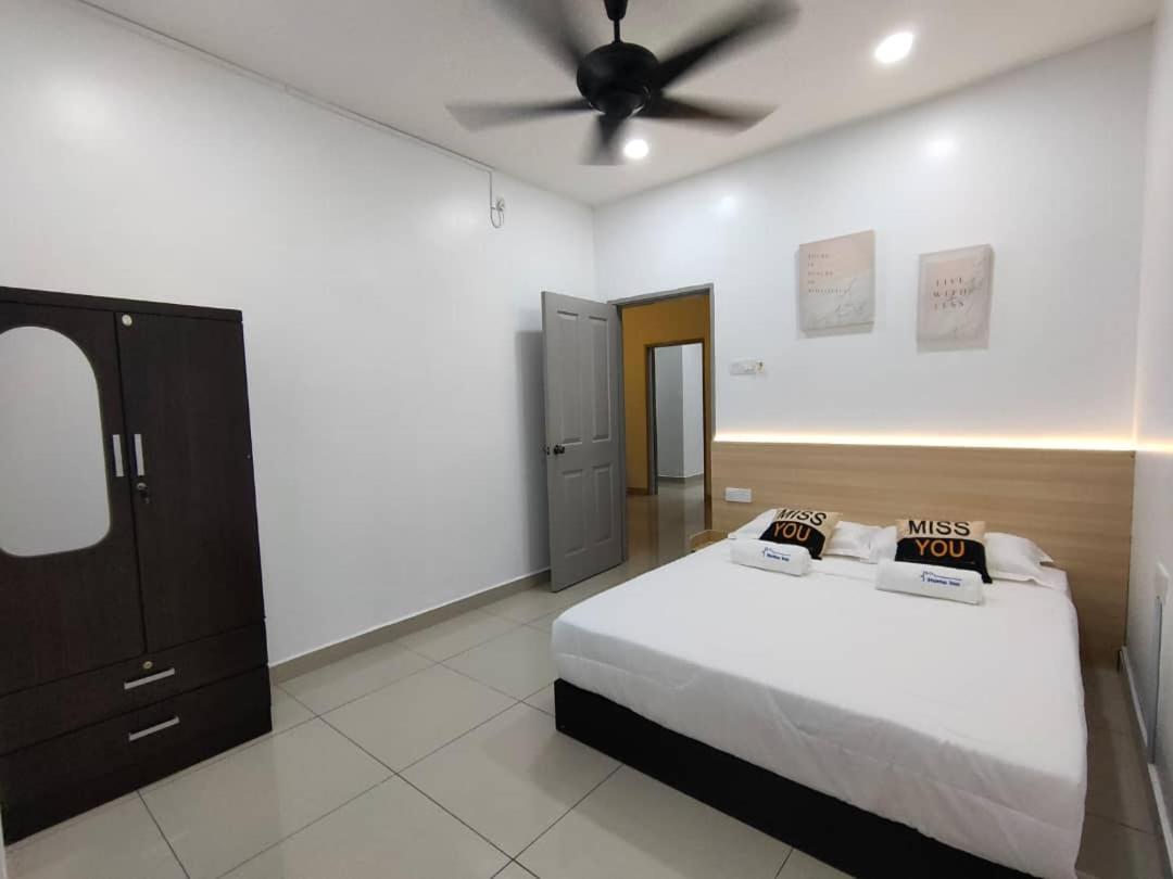 Setia Home Sitiawan Ktv 12+4 Pax Экстерьер фото